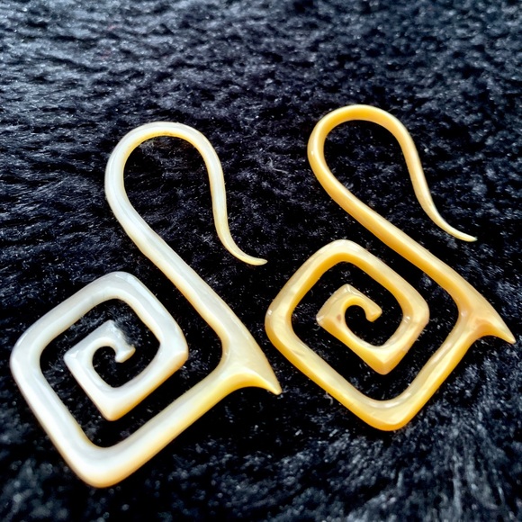 Mother of Pearl small Gauge Earrings - Picture 1 of 2